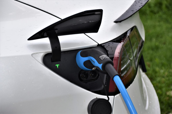 Borne de recharge électrique auto